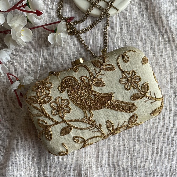 Embroidered clutch with sling - Picture 5 of 6